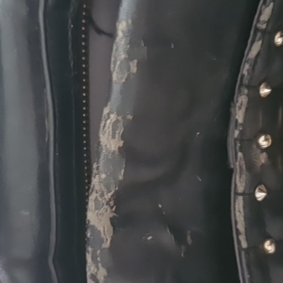 a handbag with chains - Picture 4 of 5